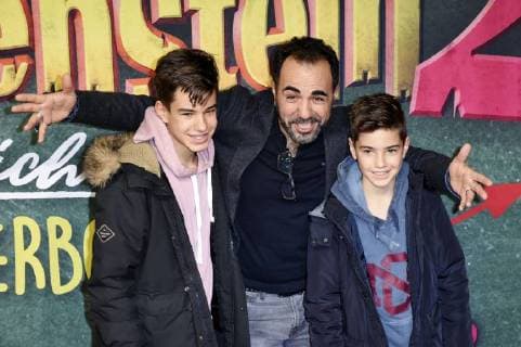 Adnan Maral with his sons Acun and Can at the premiere of the movie Burg Schreckenstein 2 at Mathäser Filmpalast Munich 03 12 2017 Foto:xP.xSchönbergerx xFuturexImage