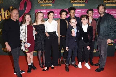 Uwe Ochsenknecht Paula Donath Mina Rueffer Nina Goceva Benedict Göckle Chieloka Nwokolo Caspar Krzysch Maurice Magno Eloi Christ and Henning Baum at the premiere of the film Burg Schreckenstein 2 at the Mathäser Filmpalast Munich 03 12 2017 Foto:xP.xSchönbergerx xFuturexImage
