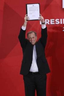 December 3, 2017 - EUM20171203POL10.JPG.CIUDAD DE MEXICO.- Election Elecciones-2018.- Jose Antonio Meade se registro este domingo como aspirante a la candidatura presidencial del Partido Revolucionario Institucional (PRI), en la sede nacional del instituto politico. 3 de noviembre 2017. Foto: Agencia EL UNIVERSAL RCC.  - ZUMAu78_ 20171203_zaf_u78_040 Copyright: xIrvinxOlivaresx