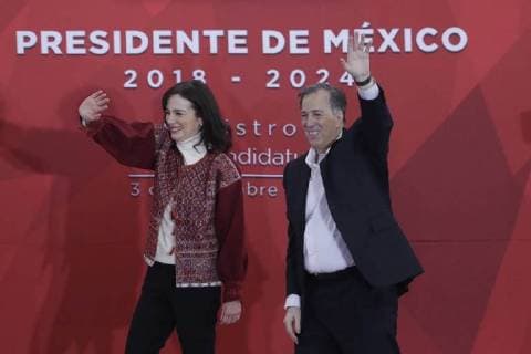 December 3, 2017 - EUM20171203POL28.JPG.CIUDAD DE MEXICO.- Election Elecciones-2018.- 3 de diciembre 2018.- Jose Antonio Meade y su esposa Juana Cuevas saludan a la militancia al hacer su arribo a la sede nacional del PRI en la Ciudad de Mexico, donde el ex secretario de Hacienda recibio constancia como precandidato a la Presidencia. Foto: Agencia EL UNIVERSAL Ivan Stephens RCC.  - ZUMAu78_ 20171203_zaf_u78_079 Copyright: xIvanxStephensx