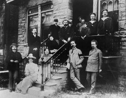 In Kronstadt Popov conducts research in electricity and builds original installations to repeat Heinrich Hertz s experiments. In 1889 the scientist expresses the opinion that electromagnetic waves might be employed for the transmission of signals. Popov gained renown in scientific circles, and in 1883 he visits the Chicago World Fair as a member of the Russian delegation. Photo shows: A. Popov (extreme right) in Chicago with other members of the Russian delegation to the fair. Next to Popov and is M.O. Dolivo - Dobrovolsky, the well-known Russian electrical engineer. 1893 Supplied By: SCRSS - Society for Co-operation in Russian & Soviet Studies, Chicago Illinois United States Copyright: Topfoto  !ACHTUNG AUFNAHMEDATUM GESCHÄTZT! UnitedArchivesScrss000952