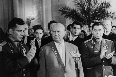 Pavel Popovich, Nikita Khrushchev and Andriyan Nikolayev, Moscow. 18 August 1962 Supplied By: SCRSS - Society for Co-operation in Russian & Soviet Studies, Russia Federation Copyright: Topfoto  !ACHTUNG AUFNAHMEDATUM GESCHÄTZT! UnitedArchivesScrss002461
