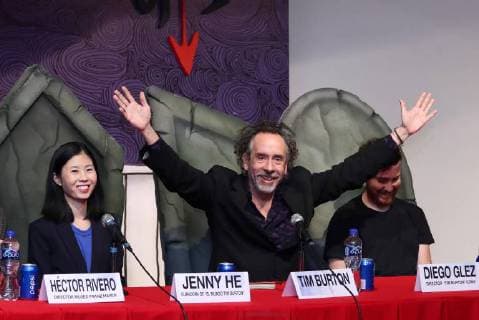 December 4, 2017 - EUM20171204ESP05.JPG.CIUDAD DE MEXICO CinemaCine-Tim Burton.- El cineasta, escritor y disenador estadounidense Tim Burton, durante una conferencia con medios de comunicacion para presentar su exposicion El mundo de Tim Burton , en el Museo Franz Mayer, el lunes 4 de noviembre de 2017. Foto: Agencia EL UNIVERSALBerenice FregosoEVZ  - ZUMAu78_ 20171204_zaf_u78_016 Copyright: xElxUniversalx
