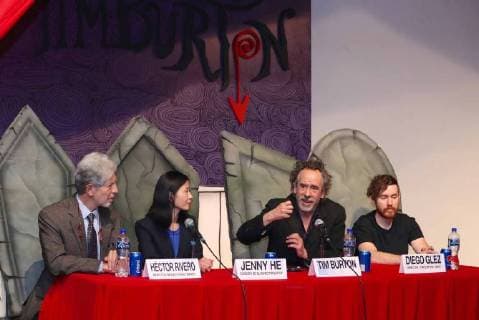 December 4, 2017 - EUM20171204ESP21.JPG.CIUDAD DE MEXICO CinemaCine-Tim Burton.- El cineasta, escritor y disenador estadounidense Tim Burton, durante una conferencia con medios de comunicacion para presentar su exposicion El mundo de Tim Burton , en el Museo Franz Mayer, el lunes 4 de noviembre de 2017. Foto: Agencia EL UNIVERSALBerenice FregosoEVZ.  - ZUMAu78_ 20171204_zaf_u78_089 Copyright: xElxUniversalx
