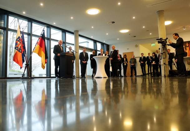 Steinmeier Erfurt 05.12.17 , Erfurt, Thüringer Landtag, Antrittsbesuch des Bundespräsidenten Dr. Frank-Walter Steinmeier im Bild: Frank-Walter Steinmeier hält eine Ansprache im Foyer des Landtages *** Steinmeier Erfurt 05 12 17 Erfurt Thuringian state parliament inauguration visit by the Federal President Dr Frank Walter Steinmeier in the picture Frank Walter Steinmeier gives a speech in the foyer of the Landtag