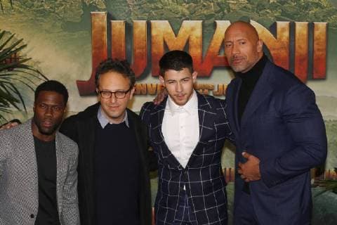 Kevin Hart - Jake Kasdan - Nick Jonas - Dwayne Johnson CELEBRITES : Avant Premiere Jumanji Bienvenue dans la jungle - Paris - 05 12 2017 MichaelBaucher Panoramic 