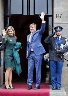 06-12-2017 Amsterdam Queen Maxima and King Willem-Alexander arrive for the Prince Claus award 2017 in Amsterdam. Brazilian filmmaker and rights activist Vincent Carelli and the Chinese designer new media and environmental activist Ma Jun received the award.  Copyright: xPPE NIEBOERx