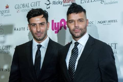 Singer Ricky Martin (R) and his partner Jwan Yosef (L) attend the charity gala of the Global Gift Humanitarian Award in Miami, USA, 07 December 2017. The gala is held to raise funds in favor of Puerto Rico and is hosted by actress Eva Longoria and Puerto Rican singer Ricky Martin, who from the hand of their foundations have provided aid to the island. Humanitarian award Global Gift gala in Miami !ACHTUNG: NUR REDAKTIONELLE NUTZUNG!  Copyright: xGiorgioxVierax GIO30 20171208-636483066396754632