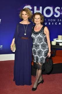 Heike Kloss with mother Waltraud at the gala Premiere of Ghost The Musical at the Stage Theater of the West Berlin 07 12 2017 Foto:xN.xKubelkax xFuturexImage