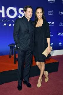 Brune Eyron with girlfriend Friederike Dirscherl at the gala premiere of Ghost The Musical at the Stage Theater of the West Berlin 07 12 2017 Foto:xN.xKubelkax xFuturexImage