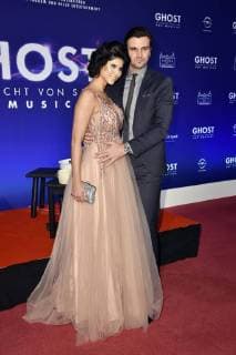 Micaela Schäfer with friend Felix Steiner at the gala Premiere of Ghost The Musical at the Stage Theater of the West Berlin 07 12 2017 Foto:xN.xKubelkax xFuturexImage