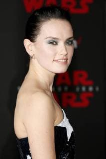 Daisy Ridley at the Star Wars The Last Jedi movie premiere on 9 12 2017 in Los Angeles Star Wars The Last Jedi World Premiere in Los Angeles 2017
