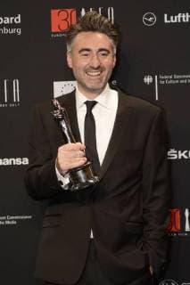 William Oldroyd with the prize for the best debut film Lady Macbeth at the award ceremony of the 30 European Film Prize 2017 at the Haus der Berliner Festspiele Berlin 09 12 2017 Foto:xC.xNiehausx xFuturexImage