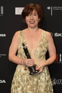 Katarzyna Lewinska with the award for the best costume design in Pokot The track at the award ceremony of the 30 European Film Award 2017 at the Haus der Berliner Festspiele Berlin 09 12 2017 Foto:xC.xNiehausx xFuturexImage