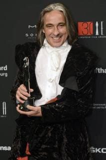 Leendert van Nimwegen with the Best Make-Up Award in Brimstone at the award ceremony of the 30th European Film Award 2017 at the Haus der Berliner Festspiele Berlin 09 12 2017 Foto:xC.xNiehausx xFuturexImage