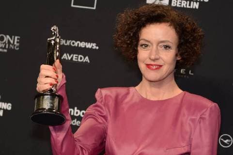 Maria Schrader with the Audience Award for the direction of Before the Dawn at the award ceremony of the 30 European Film Prize 2017 at the Haus der Berliner Festspiele Berlin 09 12 2017 Foto:xC.xNiehausx xFuturexImage