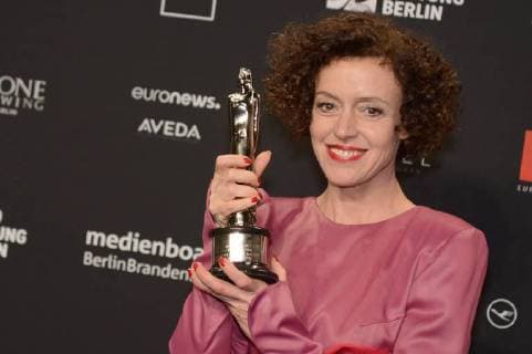 Maria Schrader with the Audience Award for the direction of Before the Dawn at the award ceremony of the 30 European Film Prize 2017 at the Haus der Berliner Festspiele Berlin 09 12 2017 Foto:xC.xNiehausx xFuturexImage