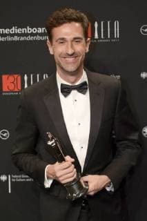 Oriol Tarrago with the Best Sound Award for A Monster Calls A Monster Calls at the 30th European Film Awards 2017 at the Haus der Berliner Festspiele Berlin 09 12 2017 Foto:xC.xNiehausx xFuturexImage