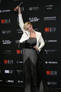 Alexandra Borbely with the Best Actress Award in Testrol es lelekrol Body and soul at the 30th European Film Awards 2017 at the Haus der Berliner Festspiele Berlin 09 12 2017 Foto:xC.xNiehausx xFuturexImage