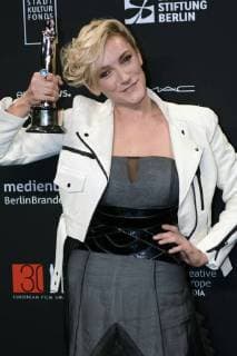 Alexandra Borbely with the Best Actress Award in Testrol es lelekrol Body and soul at the 30th European Film Awards 2017 at the Haus der Berliner Festspiele Berlin 09 12 2017 Foto:xC.xNiehausx xFuturexImage