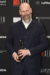 Mikhail Krichman receives the Best Camera Award from Nelyubov at the 30th European Film Awards 2017 at the Haus der Berliner Festspiele Berlin 09 12 2017 Foto:xC.xNiehausx xFuturexImage
