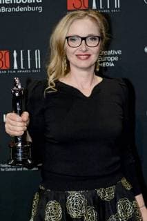 Julie Delpy awarded the prize for Best European Performance in World Cinema at the 30th European Film Awards 2017 at the Haus der Berliner Festspiele Berlin 09 12 2017 Foto:xC.xNiehausx xFuturexImage