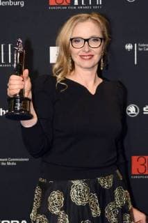 Julie Delpy awarded the prize for Best European Performance in World Cinema at the 30th European Film Awards 2017 at the Haus der Berliner Festspiele Berlin 09 12 2017 Foto:xC.xNiehausx xFuturexImage