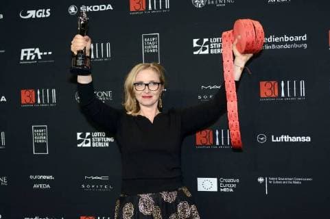 Julie Delpy awarded the prize for Best European Performance in World Cinema at the 30th European Film Awards 2017 at the Haus der Berliner Festspiele Berlin 09 12 2017 Foto:xC.xNiehausx xFuturexImage