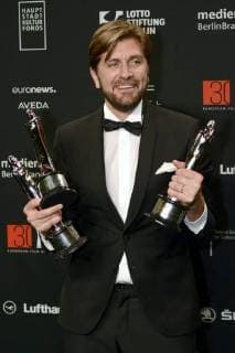 Ruben Östlund receives the Best European Direction Award for best European comedy and the best European film The Square at the 30th European Film Awards 2017 at the Haus der Berliner Festspiele Berlin 09 12 2017 Foto:xC.xNiehausx xFuturexImage