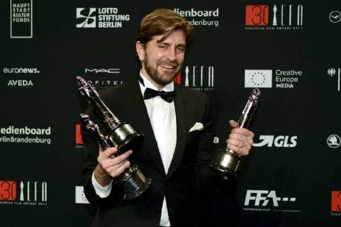 Ruben Östlund receives the Best European Direction Award for best European comedy and the best European film The Square at the 30th European Film Awards 2017 at the Haus der Berliner Festspiele Berlin 09 12 2017 Foto:xC.xNiehausx xFuturexImage