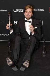 Ruben Östlund receives the Best European Direction Award for best European comedy and the best European film The Square at the 30th European Film Awards 2017 at the Haus der Berliner Festspiele Berlin 09 12 2017 Foto:xC.xNiehausx xFuturexImage