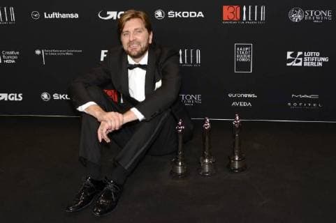 Ruben Östlund receives the Best European Direction Award for best European comedy and the best European film The Square at the 30th European Film Awards 2017 at the Haus der Berliner Festspiele Berlin 09 12 2017 Foto:xC.xNiehausx xFuturexImage