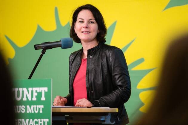 State Assembly of the Greens Alliance 90 Politics Hamburg State Assembly of the Greens Alliance 90 on 9 December 2017 Party Congress LMV Assembly General Assembly Annalena Baerbock