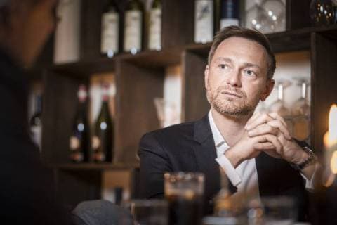 Deutsche Parteien: FDP. Scheitern der Jamaika-Sondierungsgespräche 2017 Christian Lindner, Bundesvorsitzender der FDP, aufgenommen waehrend eines Interviews. Berlin, 06.12.2017. Berlin Deutschland *** Christian Lindner Federal Chairman of the FDP recorded during an interview Berlin 06 12 2017 Berlin Germany Copyright: xFlorianxGaertner photothek.netx