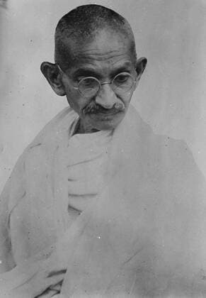 IMAGO ICONS: Mahatma Gandhi Most talked of man of the day . Mahatma Gandhi . April 1930, United Kingdom England Copyright: Topfoto  !ACHTUNG AUFNAHMEDATUM GESCHÄTZT! UnitedArchivesEU018958