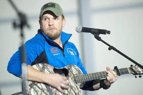 December 25, 2016 - Iraq - Country music singer Kyle Jacobs performs for U.S. troops during the CJCS USO Holiday Tour December 25, 2016 in Iraq. Iraq - ZUMAp138 20161225_zaa_p138_049 Copyright: xPo2xDominiquexA.xPineirox
