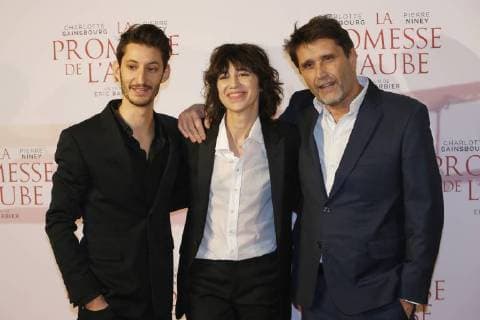 La Promesse de l Aube Premiere in Paris Pierre Niney - Charlotte Gainsbourg - Eric Barbier CELEBRITES : Avant Premiere la Promesse de l Aube - Paris - 12 12 2017 MichaelBaucher Panoramic 