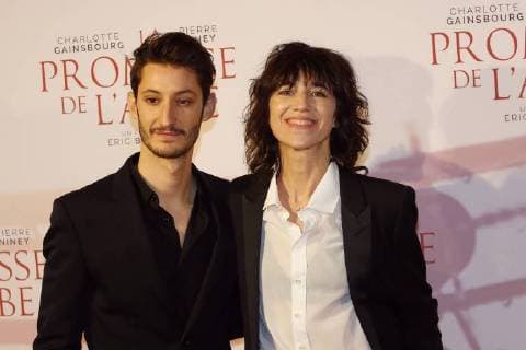 La Promesse de l Aube Premiere in Paris Pierre Niney - Charlotte Gainsbourg CELEBRITES : Avant Premiere la Promesse de l Aube - Paris - 12 12 2017 MichaelBaucher Panoramic 