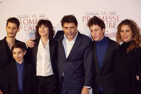 La Promesse de l Aube Premiere in Paris Pierre Niney - Pawel Puchalski - Charlotte Gainsbourg - Eric Barbier - Nemo Schiffman - Lou Chauvain CELEBRITES : Avant Premiere la Promesse de l Aube - Paris - 12 12 2017 MichaelBaucher Panoramic 