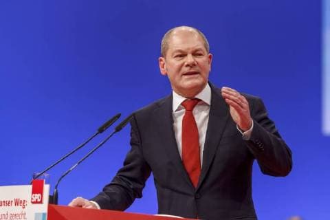 Olaf Scholz DEU Berlin Paul Weisflog Olaf Scholz First Mayor of Hamburg is State Chairman of the SPD Hamburg and Deputy Federal Chairman of the Social Democratic Party of Germany Speech at the SPD Federal Party Congress in Berlin Ordinary Fe