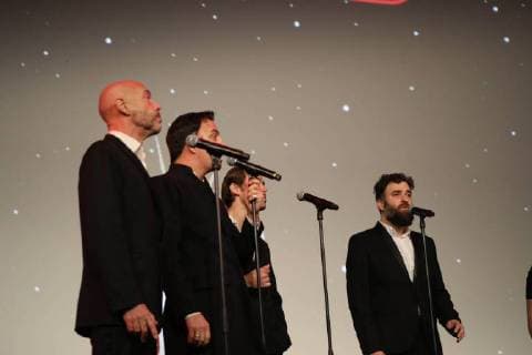chanteurs reprenant les musiques du film star wars a cappella NEWS: Avant premiere Star Wars Les derniers Jedi au Grand Rex - Paris - 13 12 2017 CleaCastel Panoramic 