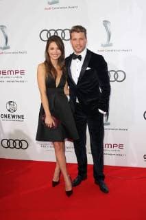 Raœl Richter accompanied by the Audi Generation Award 2017 at the Hotel Bayerischer Hof in Munich on 13 12 2017
