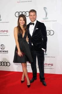 Raœl Richter accompanied by the Audi Generation Award 2017 at the Hotel Bayerischer Hof in Munich on 13 12 2017
