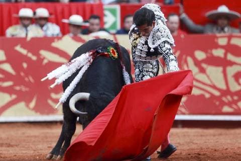 Joselito Adame in charity bullfighting in aid of the earthquake victims in the bullring La Monumental Mexico City 13 12 2017 Joselito Adame  Foto:xDyDxFotografosx xFuturexImage