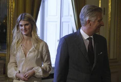 Emma Bale and King Philippe - Filip of Belgium pictured during the award ceremony of Belgodyssee at Royal Palace, Thursday 14 December 2017 in Brussels.  NICOLASxMAETERLINCK 05218692