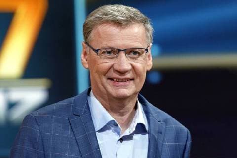 Günther Jauch beim Fototermin zur ARD TV-Show 2017 - Das Quiz im Nobeo Studio 8. Hürth, 14.12.2017 *** Günther Jauch at the photo opportunity for the ARD TV Show 2017 The quiz at the Nobeo Studio 8 Hürth 14 12 2017 Foto:xC.xHardtx xFuturexImage