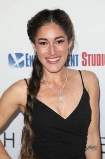 Q orianka Kilcher at the Hostiles Film Premiere on 14 12 2017 in Beverly Hills Los Angeles Hostiles Film Premiere in Los Angeles 2017