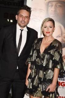 Kathleen Robertson and her husband Chris Cowles at the Father Figures Movie Premiere on 13 12 2017 in Los Angeles Father Figures Movie Premiere in Hollywood Los Angeles 2017