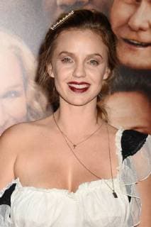 Kelli Garner at the Father Figures Movie Premiere on 13 12 2017 in Los Angeles Father Figures Movie Premiere in Hollywood Los Angeles 2017