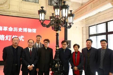 Hong Kong kungfu star Jackie Chan attends a ceremony to mark his donation of an antique street lamp and six replicas to the Shanghai History Museum in Shanghai, China, 17 December 2017. Jackie Chan on Sunday (17 December 2017) donated an antique street lamp and six replicas to the Shanghai History Museum. The 63-year-old film actor posed for pictures with one of the replicas during a ceremony at the museum at 325 Nanjing Road W. The original lamp is undergoing restoration, the museum said. Chan, a keen antiques collector outside his movie career, said he spotted a number of ornate street lamps on sale while filming in the United States many years ago. The Taiwan couple selling them said they were from Shanghai during the Republic of China (1912-1949) period. He bought 19 lamps from the couple at up to US$4,500 each and had them shipped  pbu726482_06